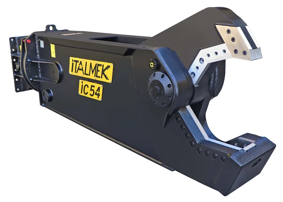 Svart hydraulisk sax från ITALMEK, modell IC54, med gula märkplåtar